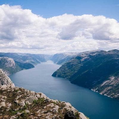 STEM Cho Bé Yêu: Bí Mật Khơi Dậy Thiên Tài Khoa Học Trong Con Bạn