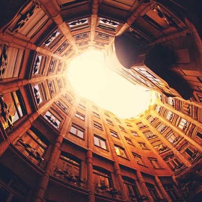 Ván Cờ Thị Phần | Tập 7: Ván Cờ Thị Phần | Tập 7: 'Cú Đặt Cược Ngược Dòng': Tại Sao Samsung Luôn Thắng Khi Thị Trường Sụp Đổ?