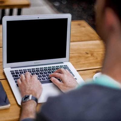 Tập 3: Kỷ Nguyên Siêu Kết Nối - Khi Smartphone Trở Thành 'Bộ Não Thứ Hai'