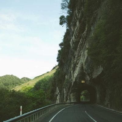 Cơn Nghiện Lưu Trữ Đám Mây: Khi 'Nhà Kho Số' Bóp Nghẹt Tâm Trí Và Cách Để Giải Phóng Chính Bạn