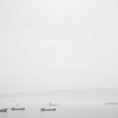 Trái đất đang 'mất màu' hay chúng ta đang nhìn sai cách? Giải mã bức ảnh gây tranh cãi năm 2026