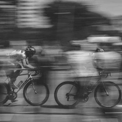 Bản Giao Hưởng Giữa Những Đám Mây: Khi Code 'Nở Hoa' Trên Cánh Đồng Muối